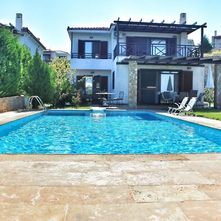 Luxurious With Private Swimming Pool,garden & Sea-view Holiday home *